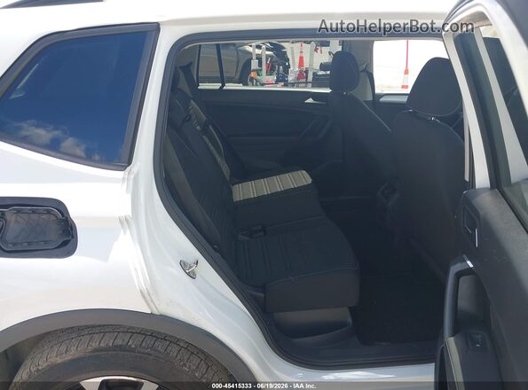 3VVFB7AX7RM021870 2024 VOLKSWAGEN TIGUAN White Widok naklejki z numerem VIN