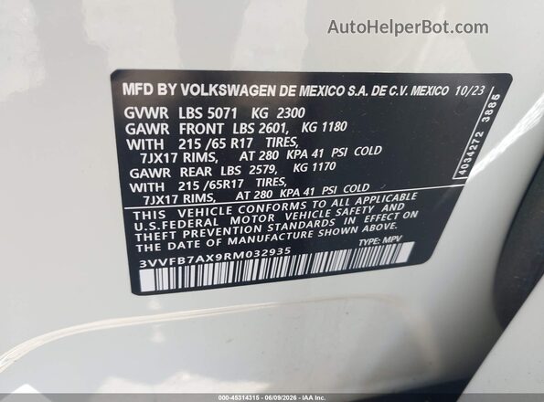 3VVFB7AX9RM032935 2024 VOLKSWAGEN TIGUAN White Vista del compartimento del motor