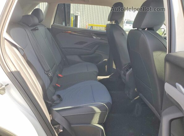 3VVFR7RM2TM007467 2026 VOLKSWAGEN TIGUAN White Вид задніх сидінь