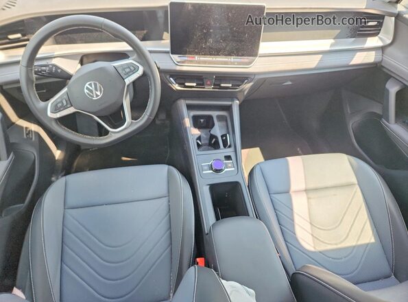 3VVFR7RM8SM008508 2025 VOLKSWAGEN TIGUAN Белый Вид панели приборов