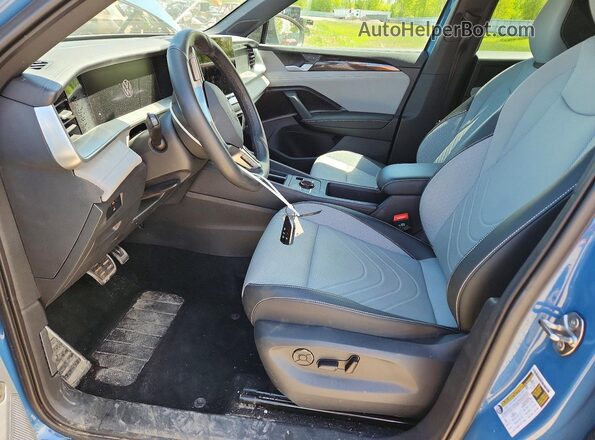 3VVGR7RM3SM018805 2025 VOLKSWAGEN TIGUAN Blue Սալոնի դիմացի տեսք