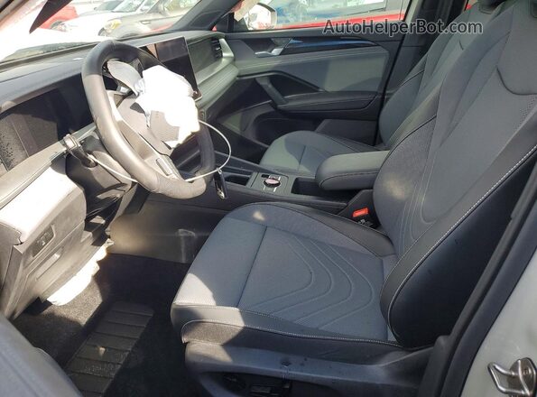 3VVGR7RM3SM020098 2025 VOLKSWAGEN TIGUAN Beige წინა სალონის ხედი