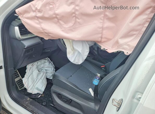 3VVGR7RM3TM078049 2026 VOLKSWAGEN TIGUAN White Առջևի վահանակի տեսք