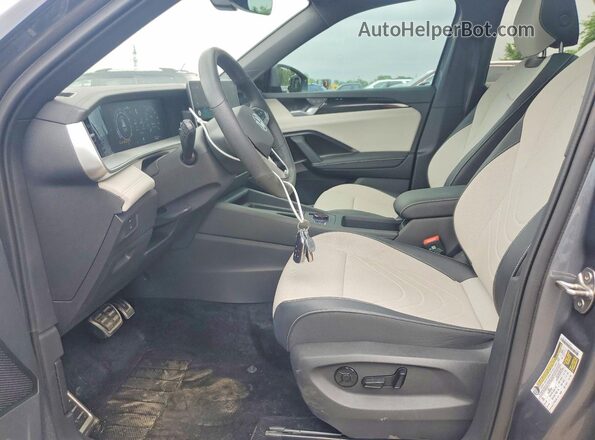 3VVGR7RM9SM054269 2025 VOLKSWAGEN TIGUAN Gray Vista interior delantera