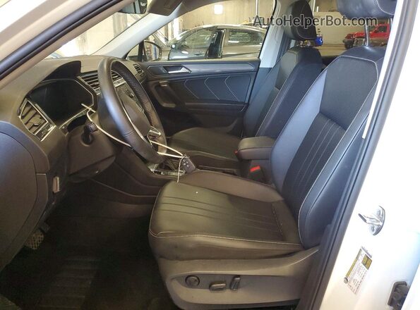 3VVMB7AX2RM063029 2024 VOLKSWAGEN TIGUAN White Front interior view