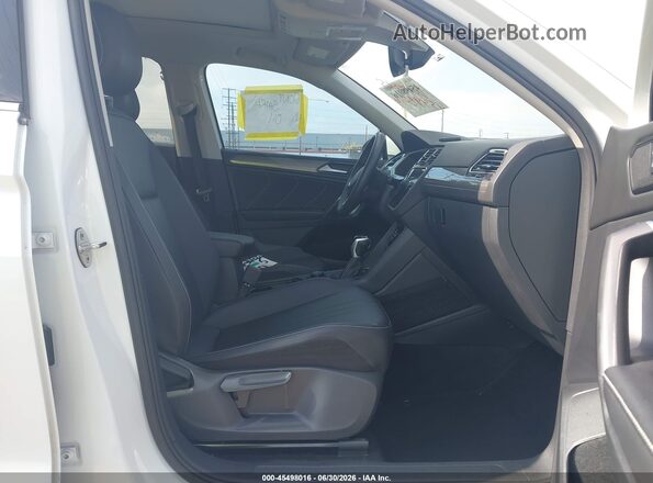 3VVMB7AX4PM009759 2023 VOLKSWAGEN TIGUAN White Widok wnętrza z przodu