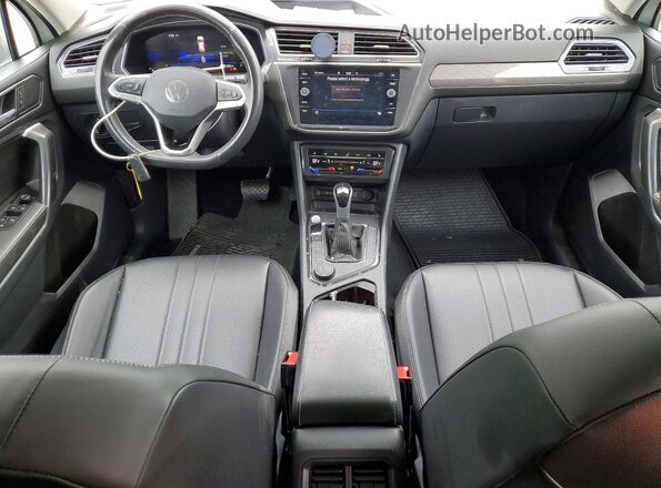 3VVMB7AX9RM009453 2024 VOLKSWAGEN TIGUAN White Vista del salpicadero
