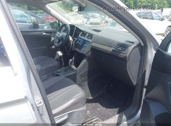 3VVMB7AXXPM007997 2023 VOLKSWAGEN TIGUAN Silver Вид салону спереду