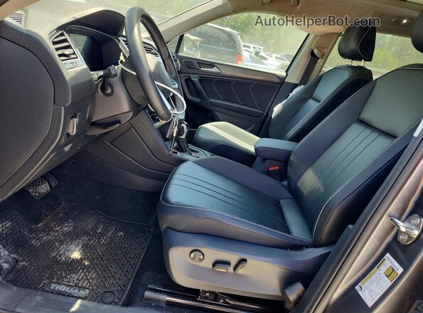 3VVNB7AX1RM173915 2024 VOLKSWAGEN TIGUAN Gray Front interior view