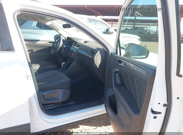 3VVNB7AX2PM035653 2023 VOLKSWAGEN TIGUAN White Front interior view