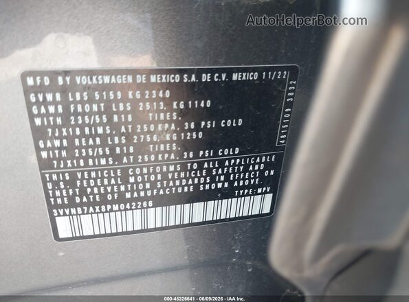 3VVNB7AX8PM042266 2023 VOLKSWAGEN TIGUAN Золотой Вид подкапотного пространства