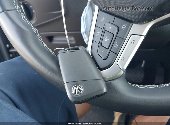3VVNB7AX8PM042266 2023 VOLKSWAGEN TIGUAN Золотой Вид панели приборов