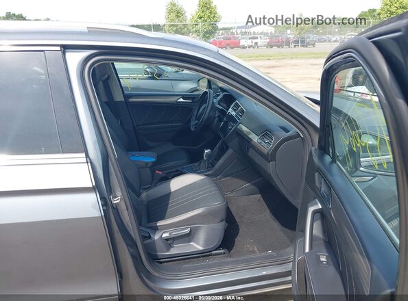 3VVNB7AX8PM042266 2023 VOLKSWAGEN TIGUAN Золотой Вид салона спереди