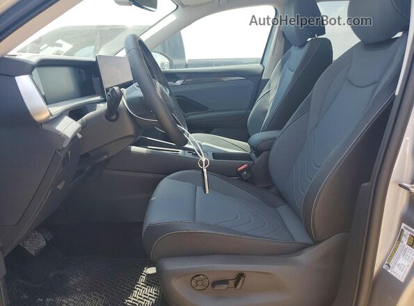 3VVNR7RM1TM035336 2026 VOLKSWAGEN TIGUAN Silver წინა სალონის ხედი