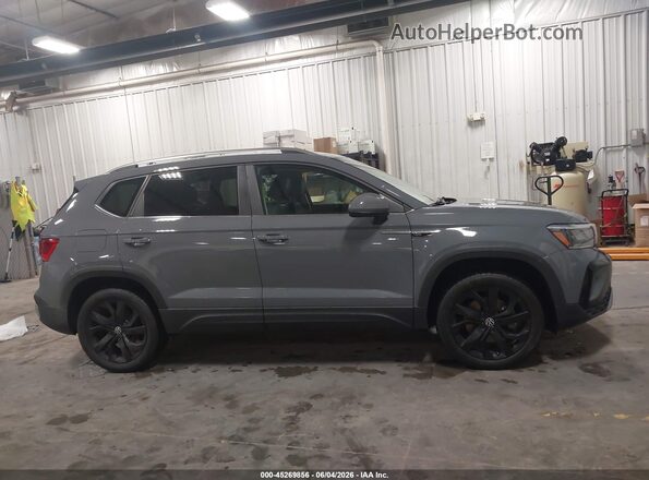 3VVPX7B28NM096841 2022 VOLKSWAGEN TAOS Серый Вид задней части салона