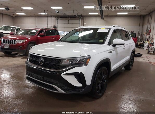 3VVPX7B2XNM041694 2022 VOLKSWAGEN TAOS Белый Передняя левая четверть