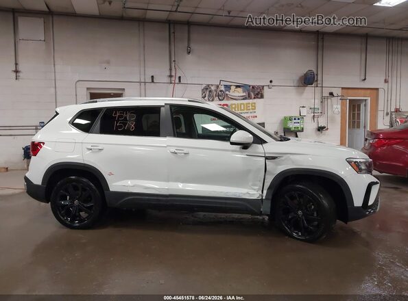 3VVPX7B2XNM041694 2022 VOLKSWAGEN TAOS Белый Вид задней части салона