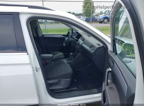 3VVRB7AX0PM131959 2023 VOLKSWAGEN TIGUAN White Вид салону спереду