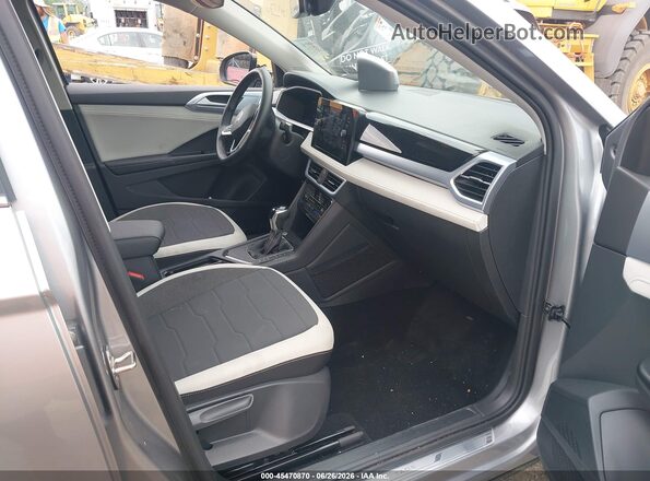 3VVSC7B21TM064462 2026 VOLKSWAGEN TAOS Серебряный Вид салона спереди