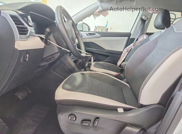 3VVSC7B22SM011851 2025 VOLKSWAGEN TAOS White Vista interior delantera