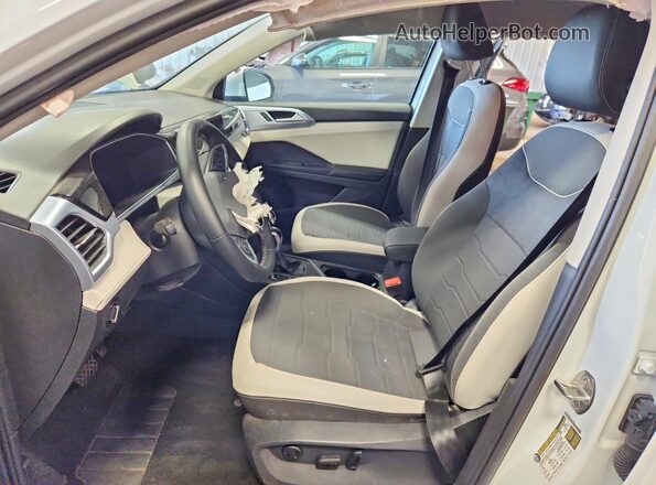 3VVSC7B26TM010171 2026 VOLKSWAGEN TAOS White Front interior view
