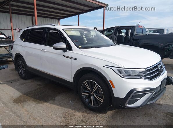 3VVTB7AX1RM222103 2024 VOLKSWAGEN TIGUAN White Widok wnętrza z tyłu