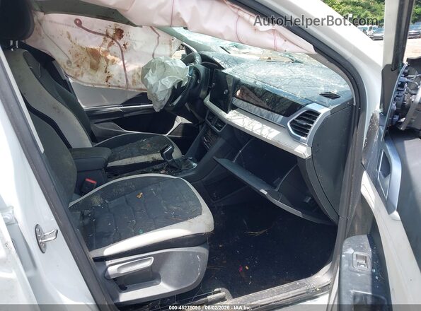 3VVUC7B24TM021467 2026 VOLKSWAGEN TAOS White Widok wnętrza z przodu