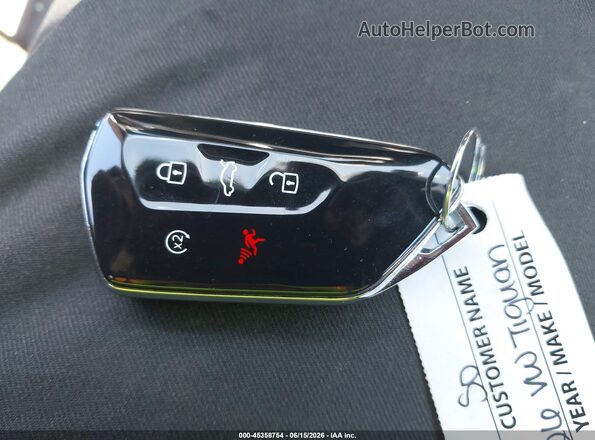 3VVUW7RM4TM038817 2026 VOLKSWAGEN TIGUAN Blue Vista del salpicadero