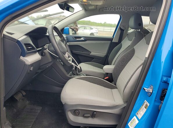 3VVUX7B24RM030456 2024 VOLKSWAGEN TAOS Blue Вид салону спереду