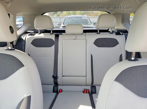 3VVVC7B2XSM005499 2025 VOLKSWAGEN TAOS White უკანა სავარძლების ხედი