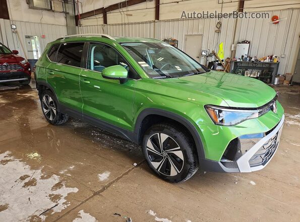 3VVVC7B2XSM043170 2025 VOLKSWAGEN TAOS Зеленый Передняя правая четверть