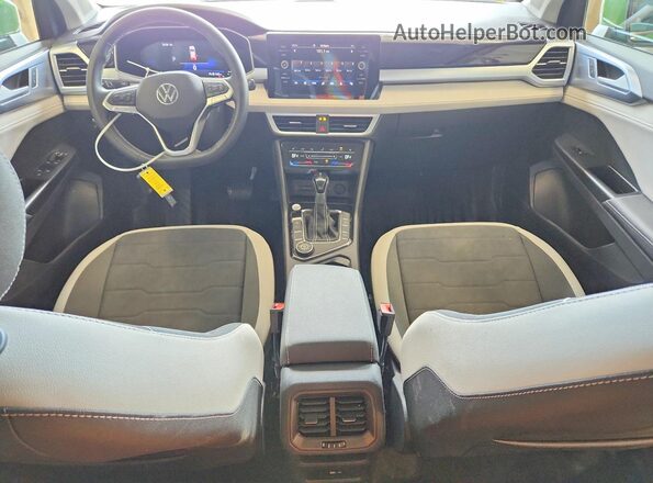 3VVVC7B2XSM043170 2025 VOLKSWAGEN TAOS Зеленый Вид панели приборов