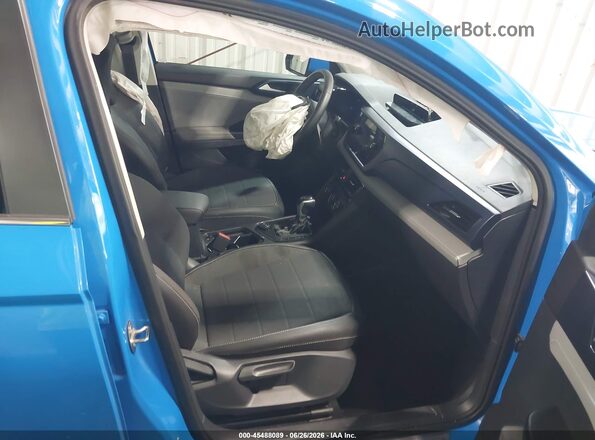 3VVVX7B28RM039455 2024 VOLKSWAGEN TAOS Blue Вид салону спереду