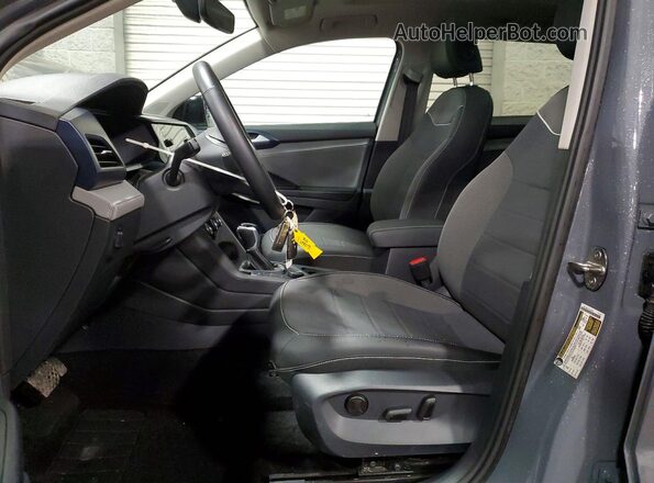 3VVVX7B29RM070035 2024 VOLKSWAGEN TAOS Gray Widok wnętrza z przodu