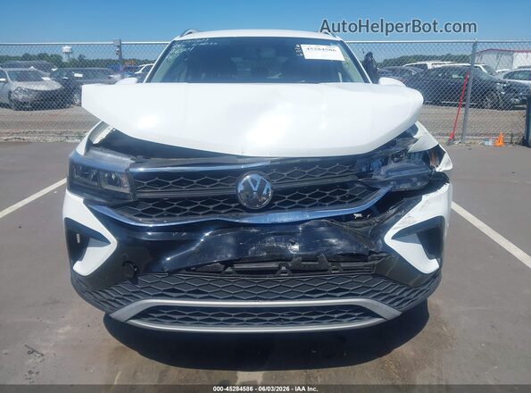 3VVWX7B23NM044674 2022 VOLKSWAGEN TAOS White Rear interior view