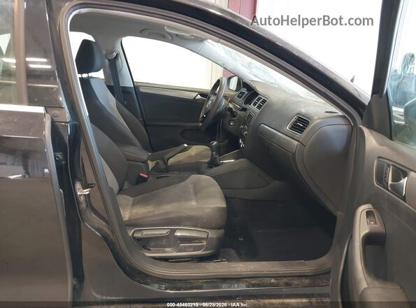 3VW167AJ0HM408491 2017 VOLKSWAGEN JETTA Black Front interior view