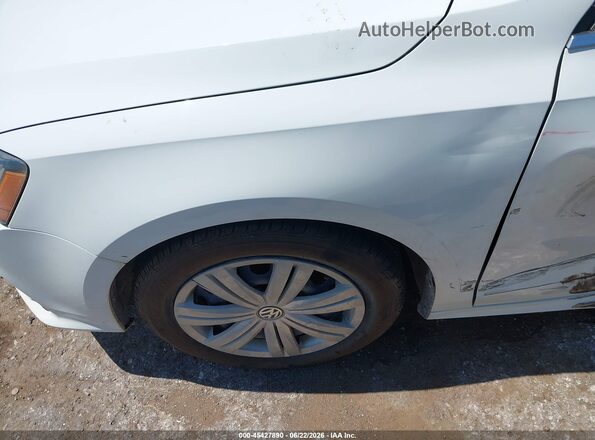 3VW167AJ4HM339000 2017 VOLKSWAGEN JETTA Белый Вид спереди