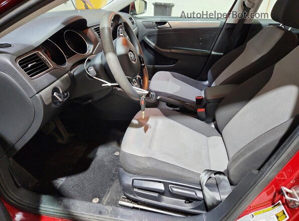 3VW2B7AJ0HM389750 2017 VOLKSWAGEN JETTA Burgundy Вид салону спереду