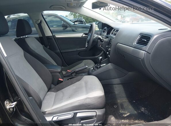 3VW2B7AJ1JM223260 2018 VOLKSWAGEN JETTA Black წინა სალონის ხედი