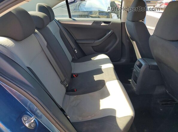 3VW2B7AJ4HM267490 2017 VOLKSWAGEN JETTA Blue უკანა სავარძლების ხედი