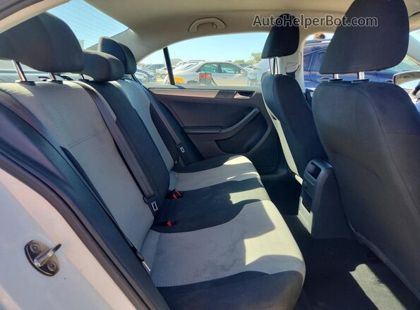 3VW2B7AJ4HM351454 2017 VOLKSWAGEN JETTA Белый Вид задних сидений