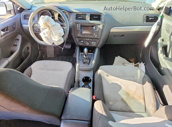 3VW2B7AJ7HM334891 2017 VOLKSWAGEN JETTA Белый Вид панели приборов