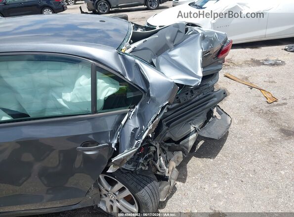 3VW2B7AJ8JM233879 2018 VOLKSWAGEN JETTA Gray Front view