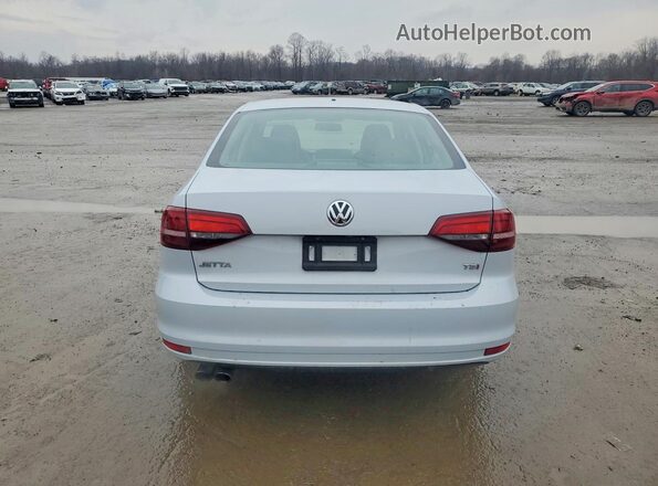 3VW2B7AJXHM414895 2017 VOLKSWAGEN JETTA Silver Widok z tyłu