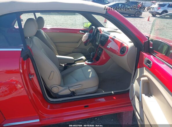3VW517AT3HM805940 2017 VOLKSWAGEN BEETLE Red Вид салону спереду
