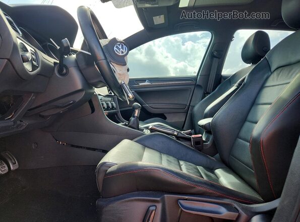 3VW547AU2JM293223 2018 VOLKSWAGEN GTI Зеленый Вид салона спереди