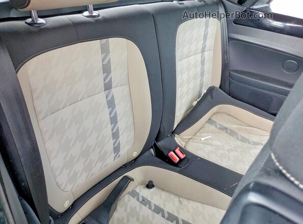 3VW5DAAT2JM505199 2018 VOLKSWAGEN BEETLE Black Vista de los asientos traseros