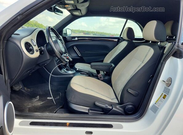 3VW5DAAT8JM502890 2018 VOLKSWAGEN BEETLE White 