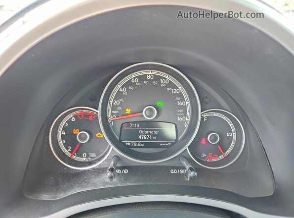 3VW5DAAT8JM502890 2018 VOLKSWAGEN BEETLE White 
