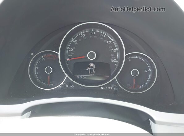 3VW5DAAT9JM505085 2018 VOLKSWAGEN BEETLE White Սալոնի 360 աստիճան տեսք